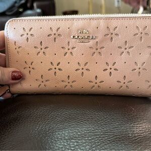 GUC Authentic Coach Accordion Zip Perorated Leather Wallet